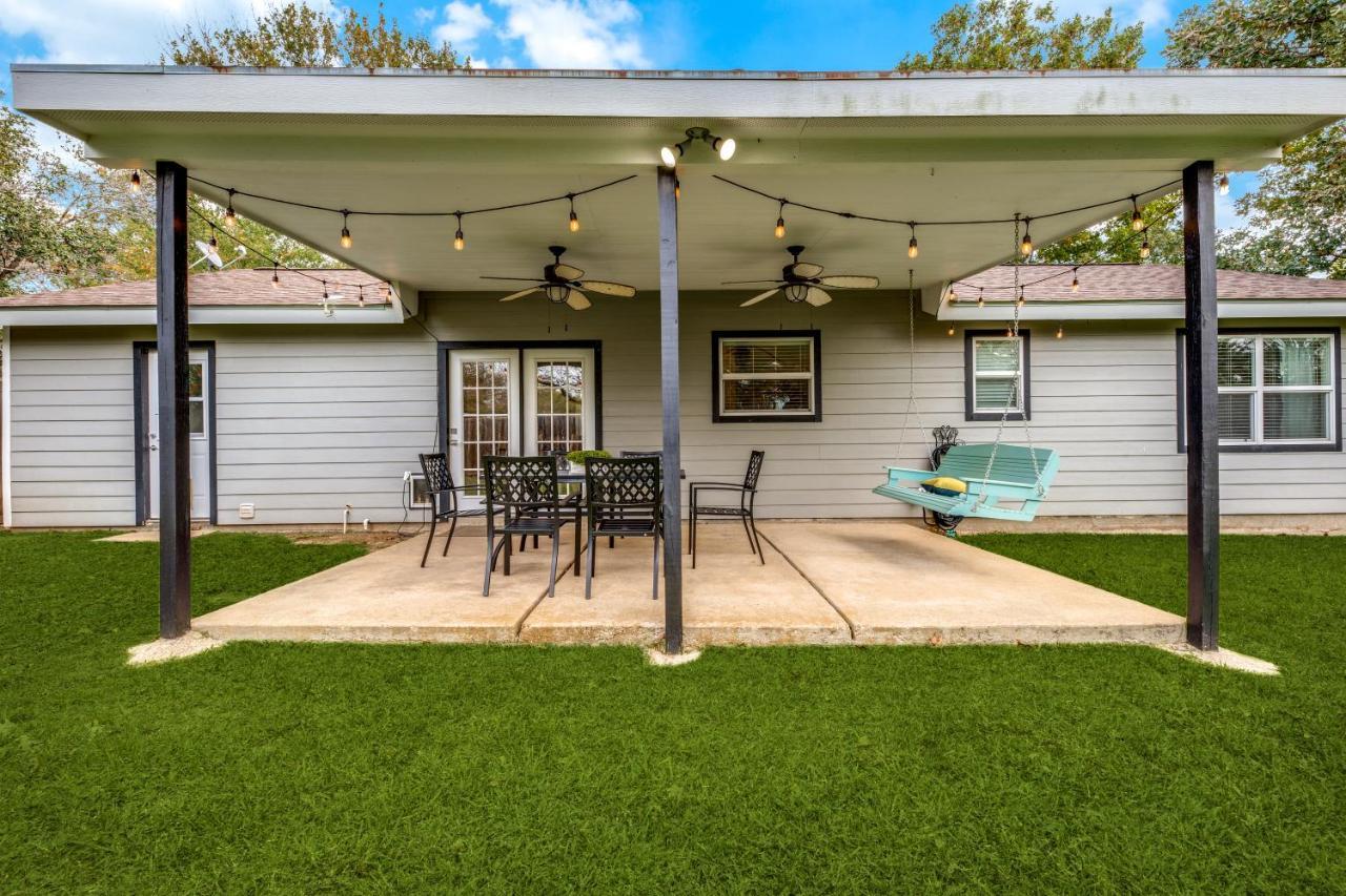 Cozy 4 Bedroom Home Blocks To Main Street And Wineries Fredericksburg Exterior foto