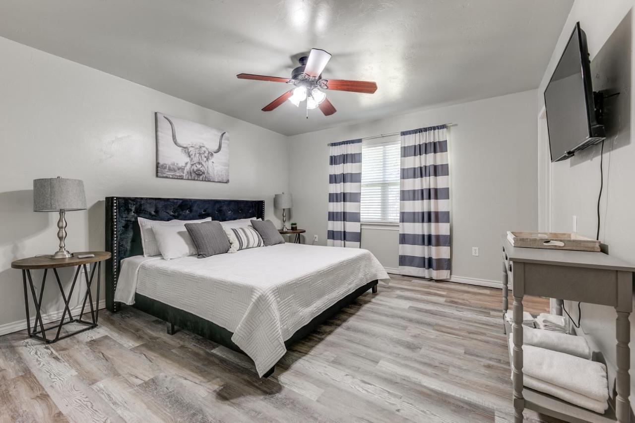 Cozy 4 Bedroom Home Blocks To Main Street And Wineries Fredericksburg Exterior foto